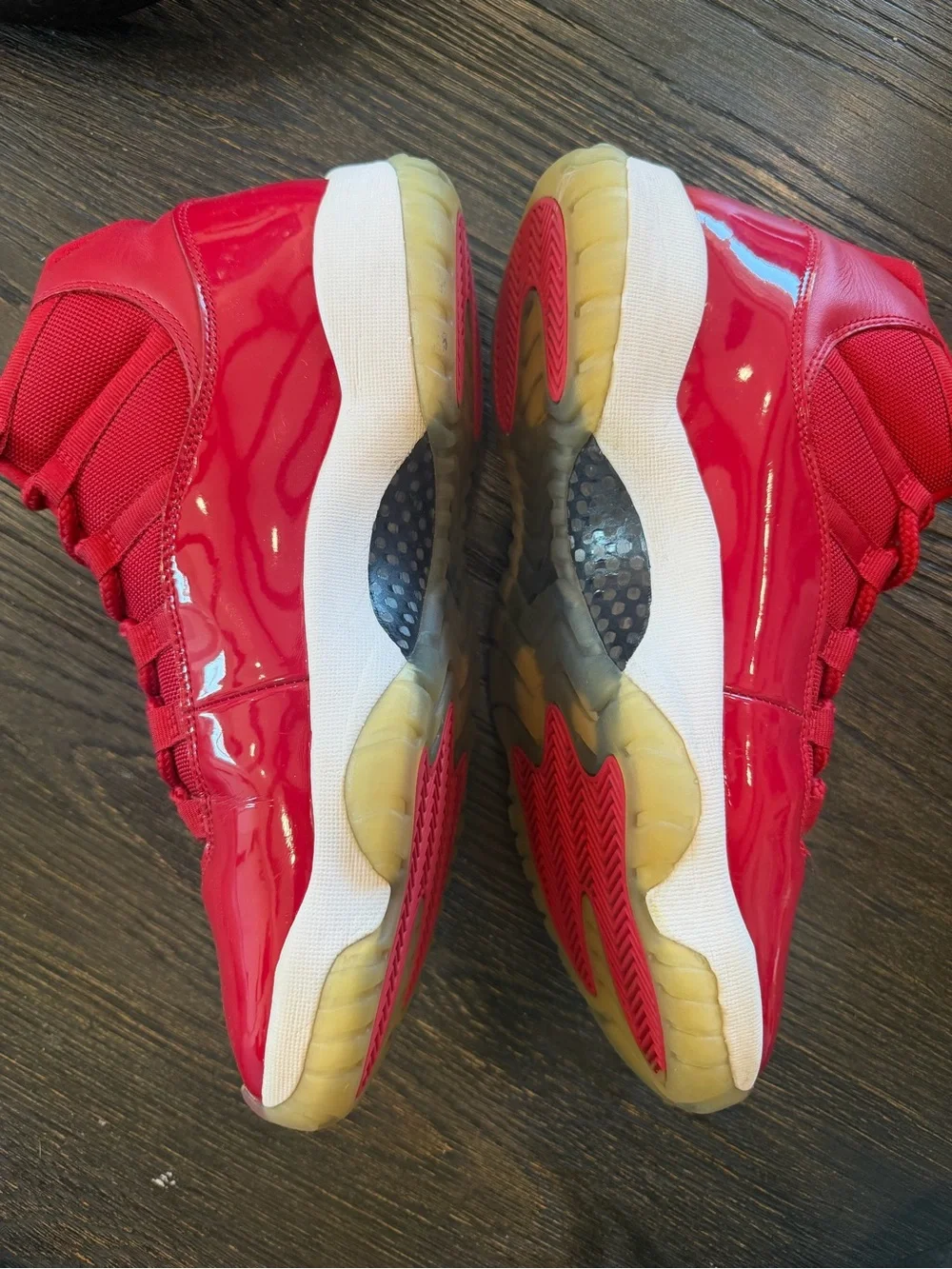 Air Jordan 11 Win Like '96 Retro High Size 10.5 Mens Red Sneakers